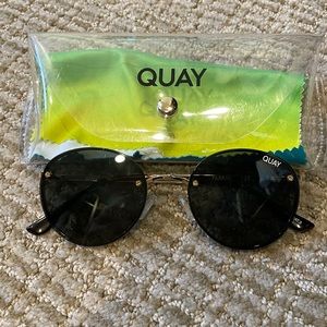 Black Round wire frame sunglasses